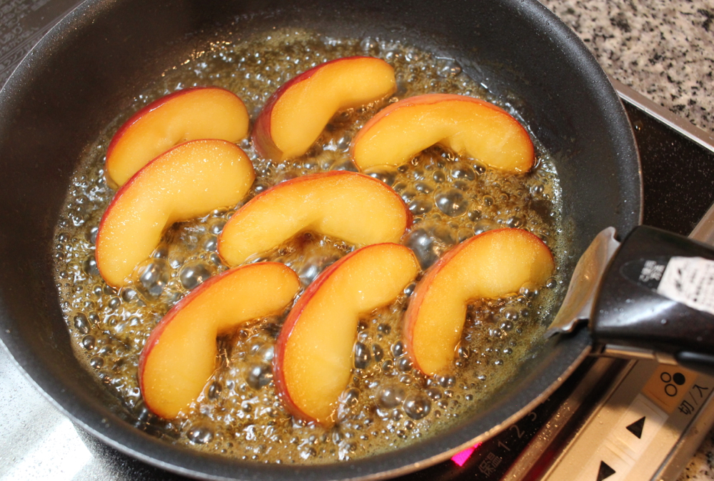 リンゴは冷凍で“しなっと”火が通る便利なデザート用素材になります！
