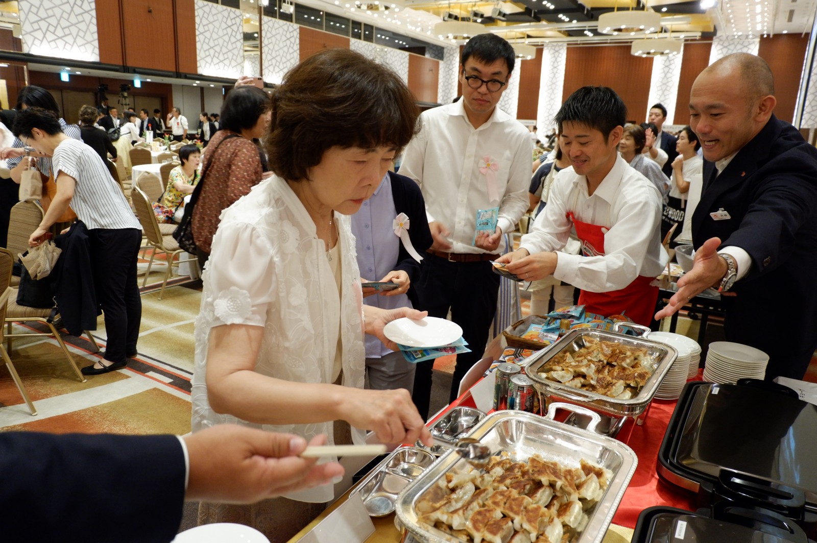 「美味しい」「考え方が変わりました」～300人規模で旭食品・新商品試食会（大阪）