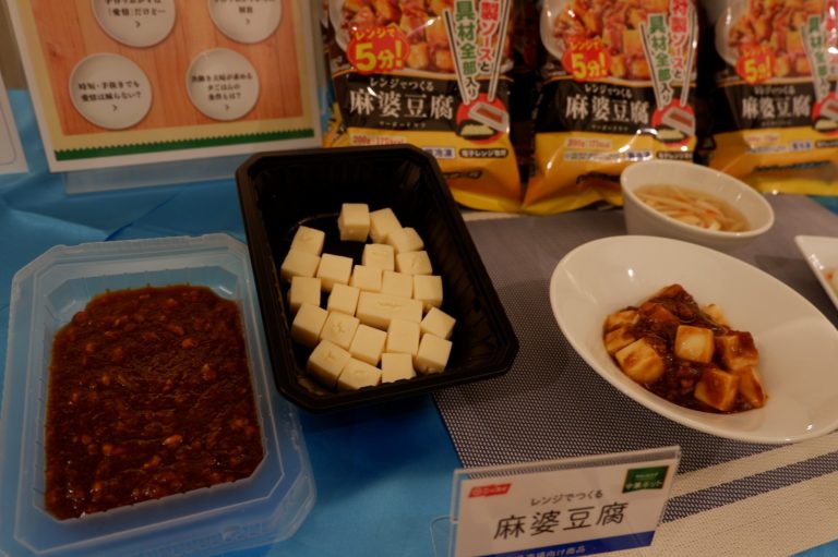 特製ソースと具材全部入り（足すもの無し）！ニッスイ『レンジでつくる』は5分でできる！ 中華の1品