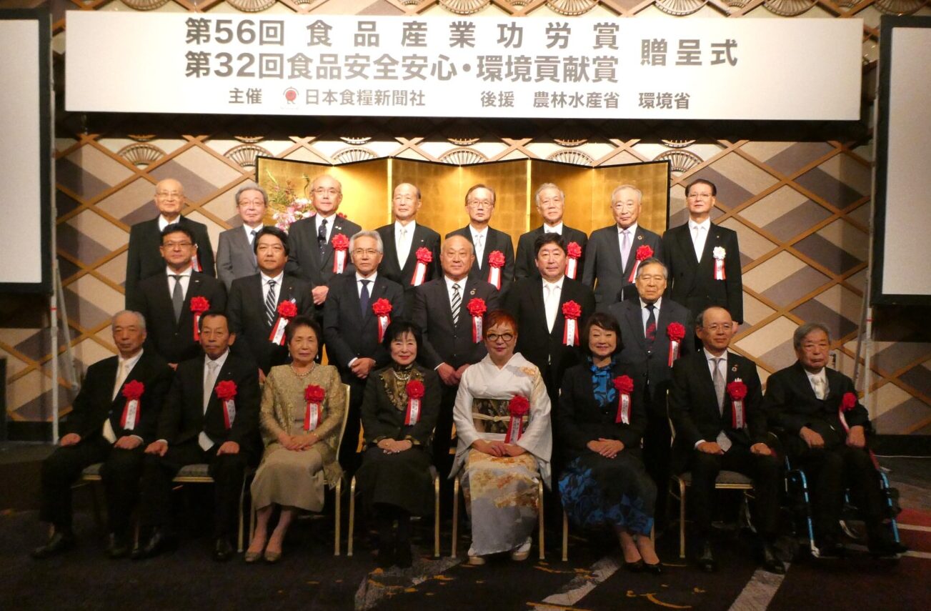 お銚子 銀製品 参議院議員功労賞品 お銚子 銀製品 参議院議員功労賞品 - メルカリ