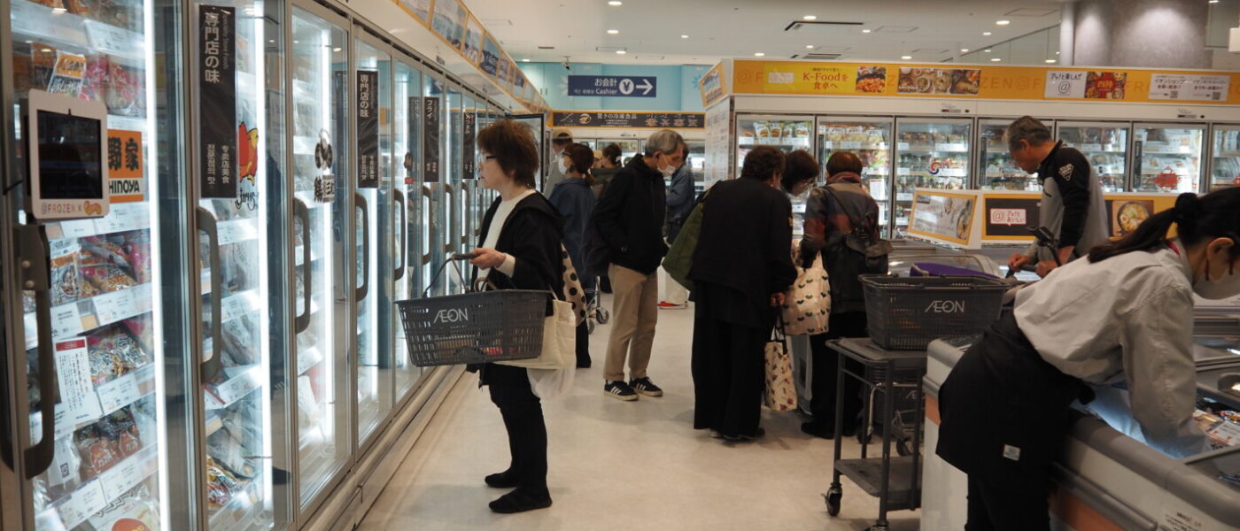 計画比倍！の売上　開店10日を過ぎても連日大賑わいの「＠FROZEN横須賀店」を見てきました