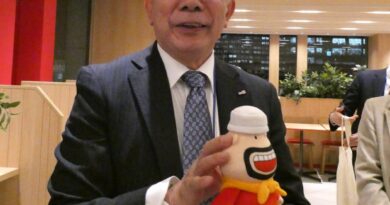 カールおじさん＝アールおじさん　体調管理で受験生応援「ウカアール」 八尾社長がPR