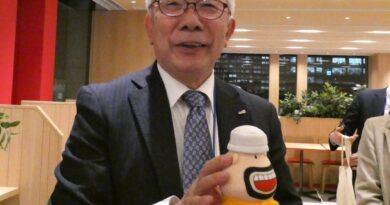 カールおじさん＝アールおじさん　体調管理で受験生応援「ウカアール」 八尾社長がPR