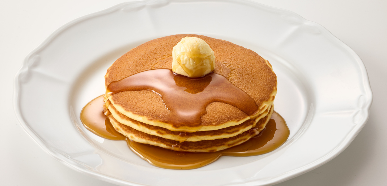 ロイヤルホストの「パンケーキ」（3枚入、シロップ付き）が初の冷凍食品として発売